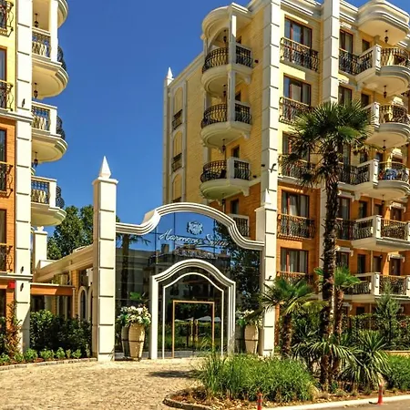 Private Grand 11 Apartment