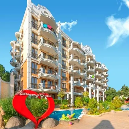 Private Grand 11 Apartment *