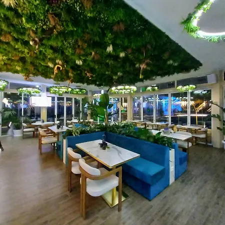 Private Grand 11 Apartment *