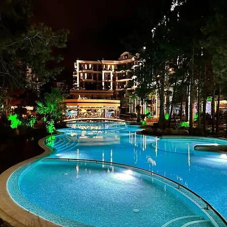 Private Grand 11 Apartment